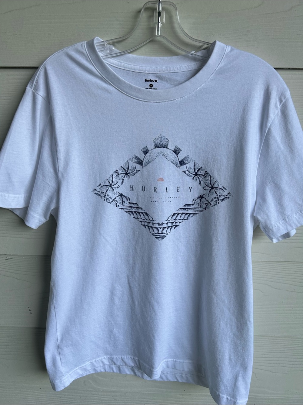 Hurley White‎ Short-Sleeve Tee with Navy Graphic